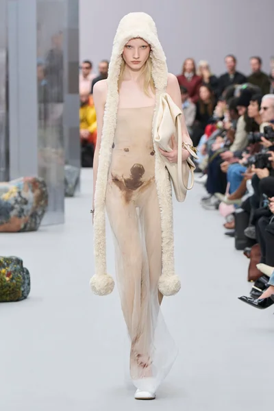 Look 32
